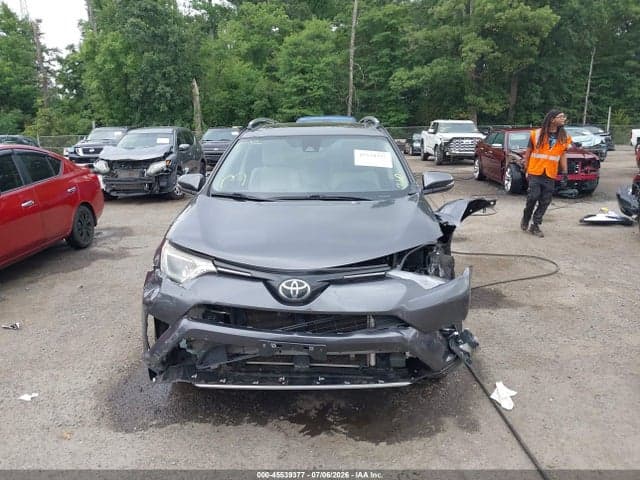 2017 TOYOTA RAV4 XLE 11