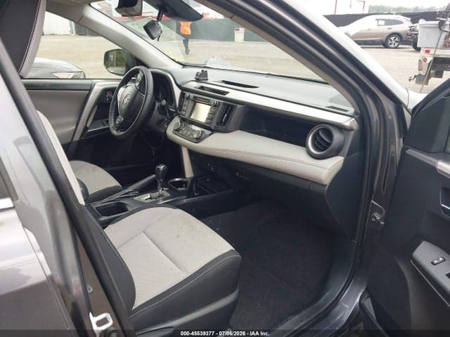 2017 TOYOTA RAV4 XLE 5