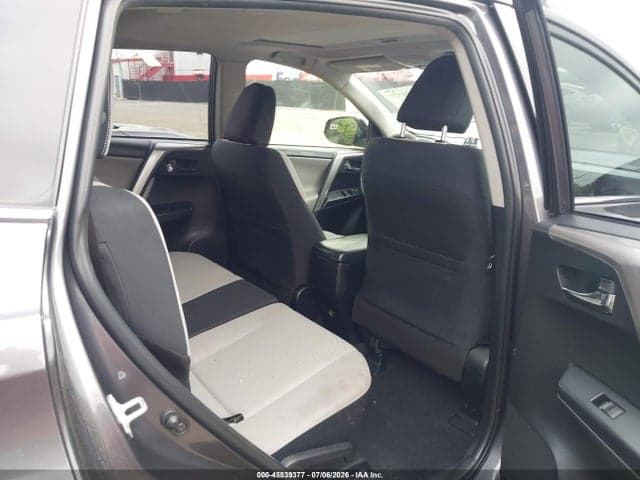 2017 TOYOTA RAV4 XLE 8