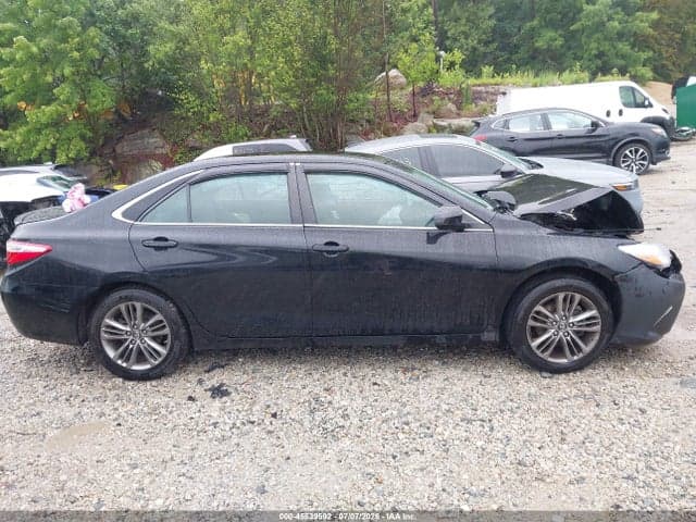 2017 TOYOTA CAMRY SE 13