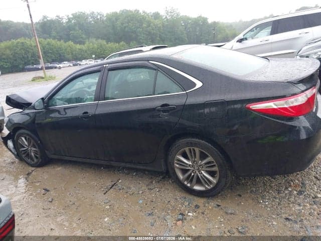 2017 TOYOTA CAMRY SE 14