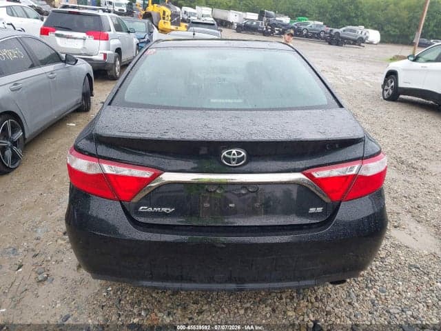 2017 TOYOTA CAMRY SE 16