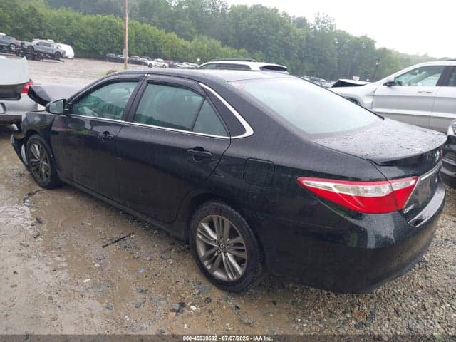 2017 TOYOTA CAMRY SE 3
