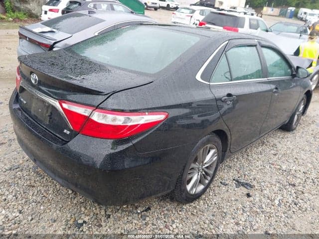 2017 TOYOTA CAMRY SE 4