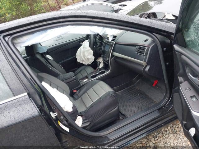 2017 TOYOTA CAMRY SE 5