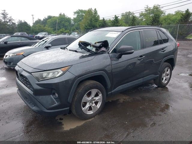 2020 TOYOTA RAV4 XLE 2