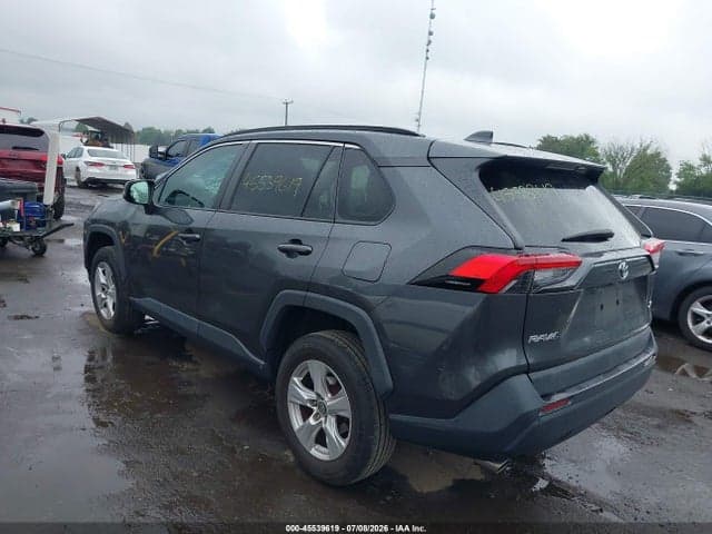 2020 TOYOTA RAV4 XLE 3