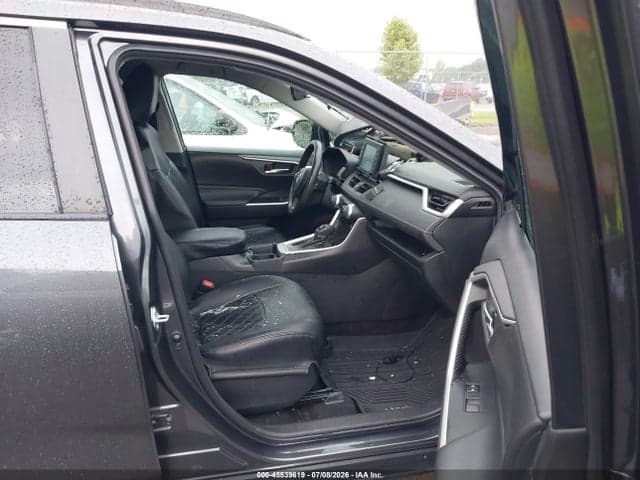 2020 TOYOTA RAV4 XLE 5