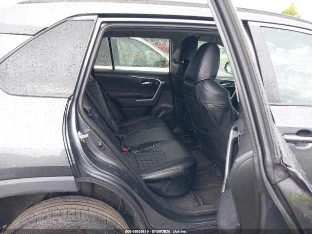 2020 TOYOTA RAV4 XLE 8