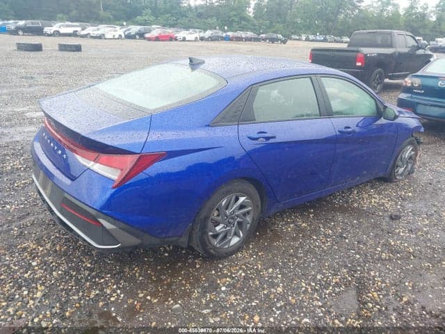 2024 HYUNDAI ELANTRA SEL 4