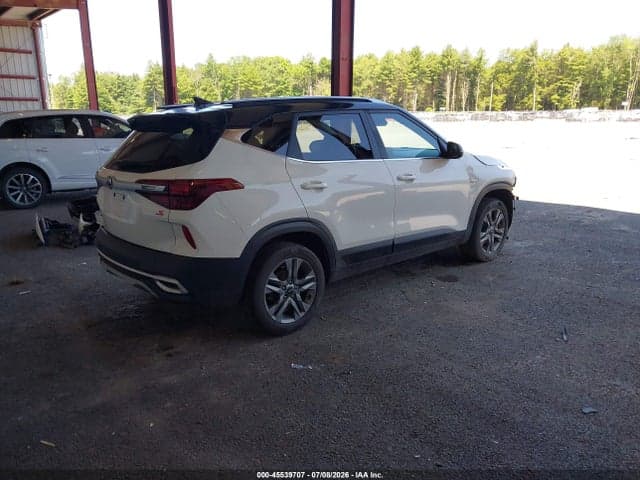 2021 KIA SELTOS S 4