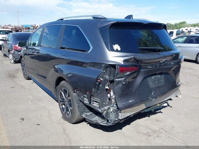 2025 TOYOTA SIENNA PLATINUM 3