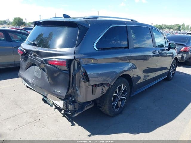 2025 TOYOTA SIENNA PLATINUM 4