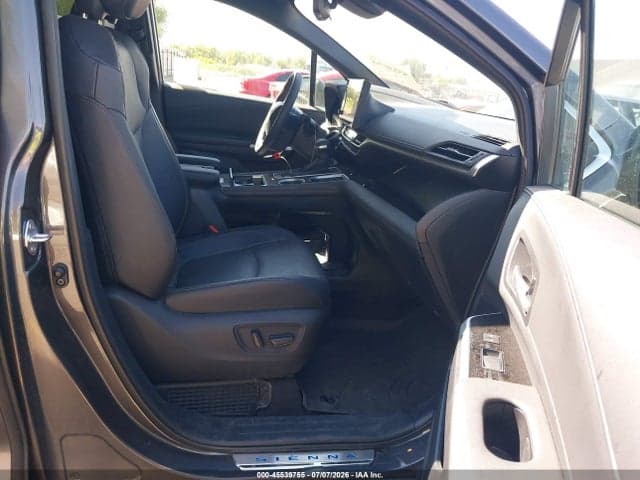 2025 TOYOTA SIENNA PLATINUM 5
