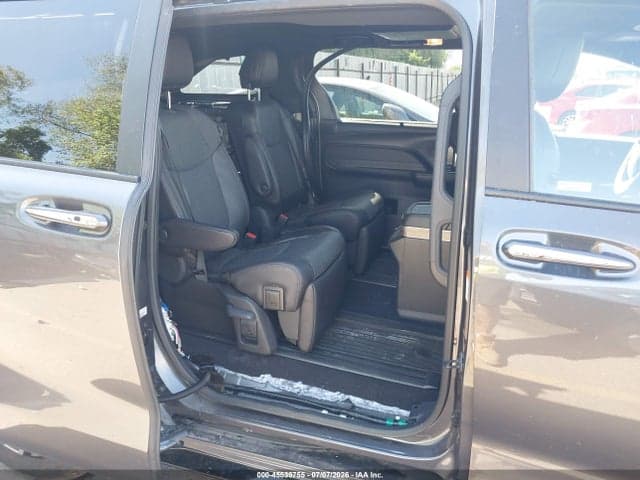 2025 TOYOTA SIENNA PLATINUM 8