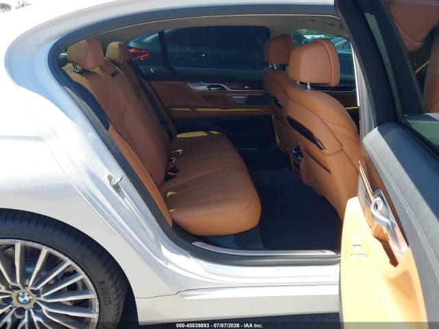 2021 BMW 740I 8