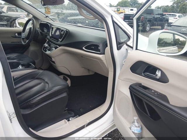 2022 CHRYSLER PACIFICA TOURING L 5