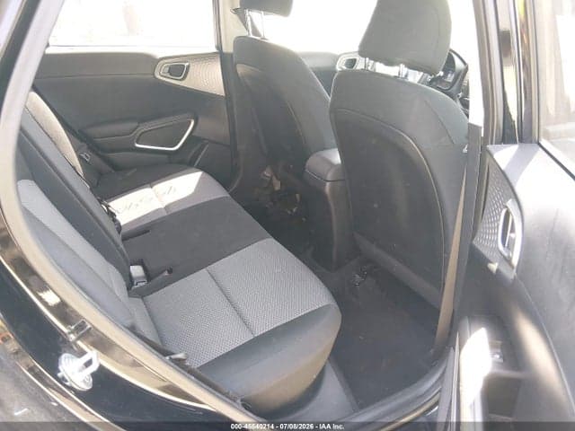 2022 KIA SOUL LX 8