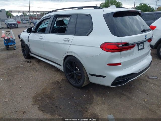 2022 BMW X7 M50I 3