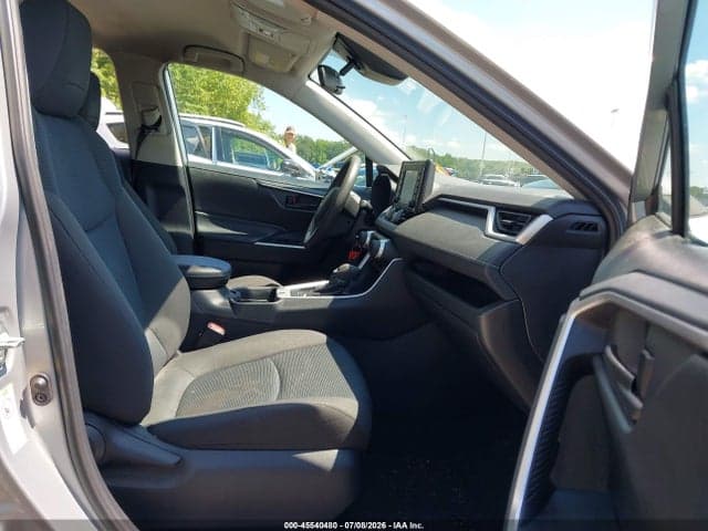 2019 TOYOTA RAV4 LE 5