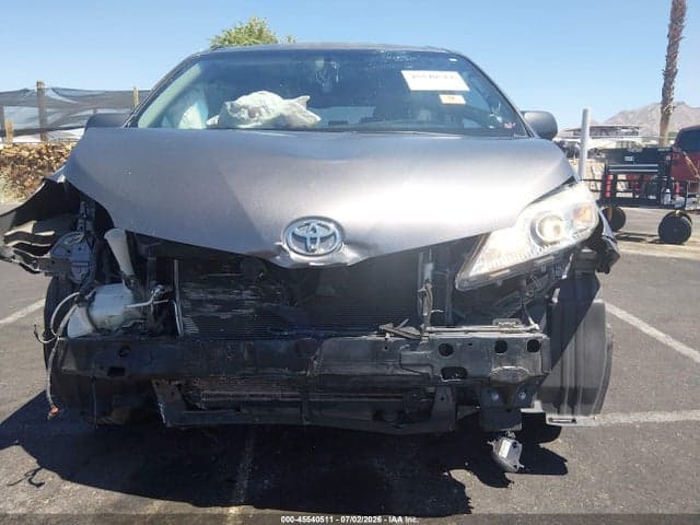 2017 TOYOTA SIENNA XLE 8 PASSENGER 12
