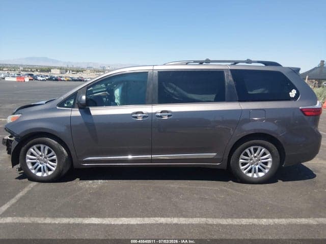 2017 TOYOTA SIENNA XLE 8 PASSENGER 14