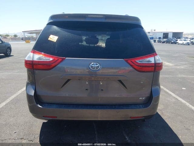2017 TOYOTA SIENNA XLE 8 PASSENGER 16