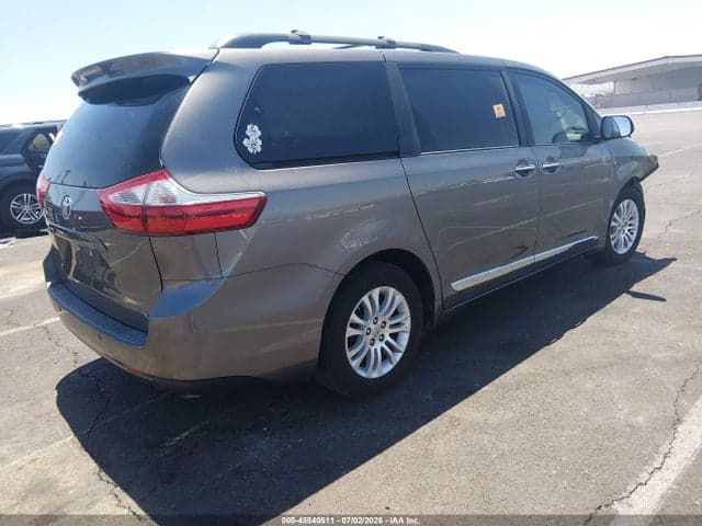 2017 TOYOTA SIENNA XLE 8 PASSENGER 4