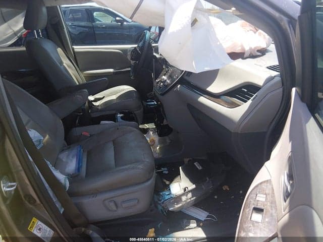 2017 TOYOTA SIENNA XLE 8 PASSENGER 5