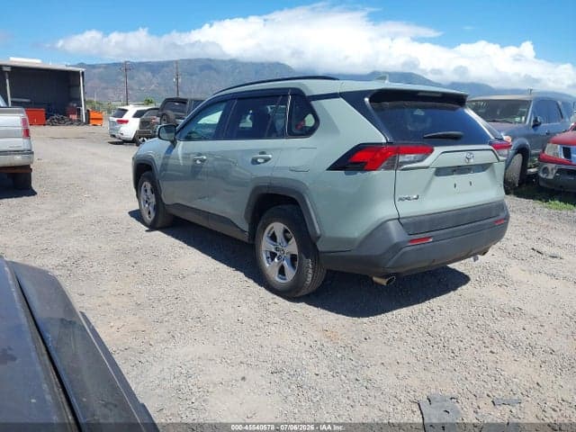 2021 TOYOTA RAV4 XLE 3
