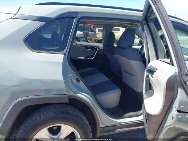 2021 TOYOTA RAV4 XLE 8