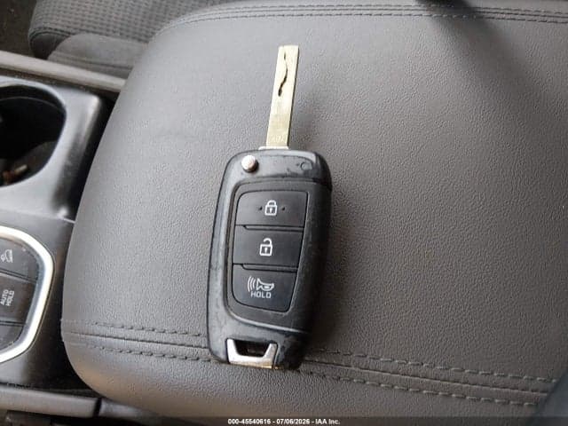 2020 HYUNDAI SANTA FE SE 11
