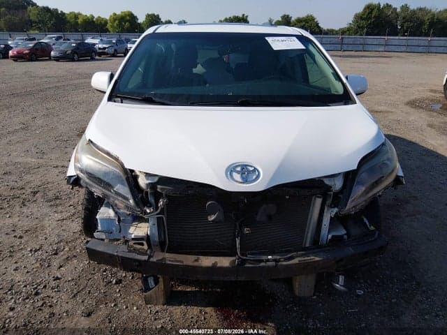 2017 TOYOTA SIENNA SE PREMIUM 8 PASSENGER 13