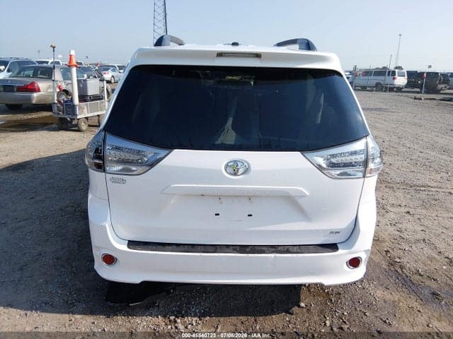 2017 TOYOTA SIENNA SE PREMIUM 8 PASSENGER 17