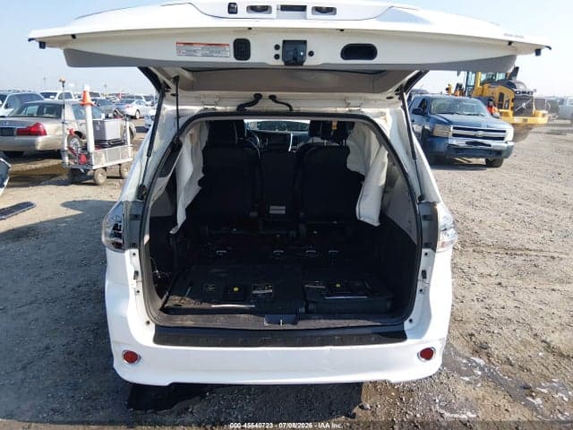 2017 TOYOTA SIENNA SE PREMIUM 8 PASSENGER 18