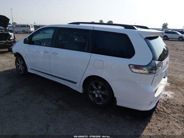 2017 TOYOTA SIENNA SE PREMIUM 8 PASSENGER 3