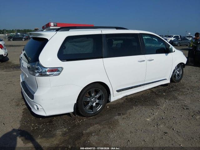 2017 TOYOTA SIENNA SE PREMIUM 8 PASSENGER 4