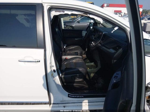 2017 TOYOTA SIENNA SE PREMIUM 8 PASSENGER 5