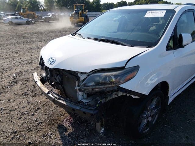 2017 TOYOTA SIENNA SE PREMIUM 8 PASSENGER 6
