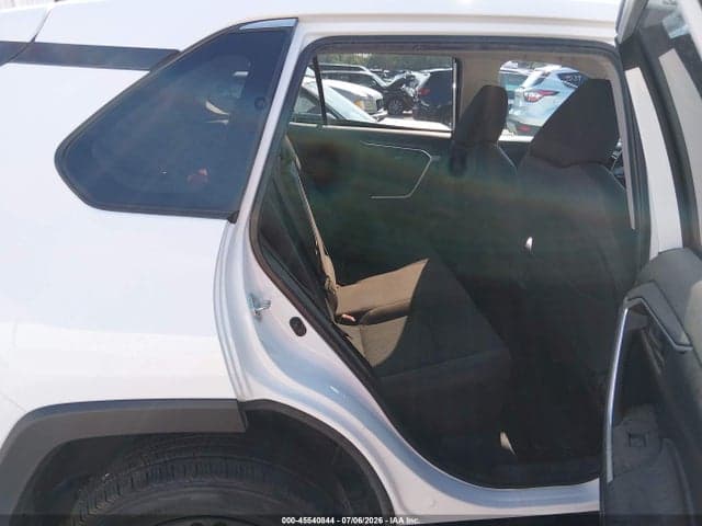 2024 TOYOTA RAV4 LE 8