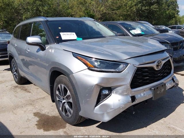 2021 TOYOTA HIGHLANDER XLE 1