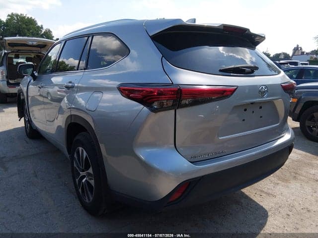 2021 TOYOTA HIGHLANDER XLE 3