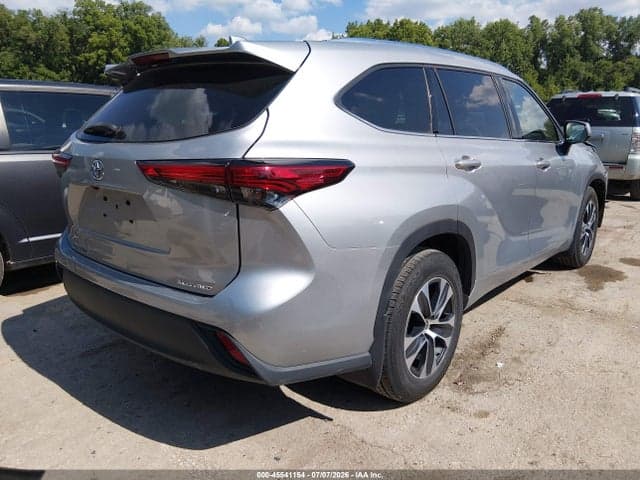 2021 TOYOTA HIGHLANDER XLE 4