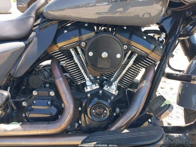 2022 HARLEY-DAVIDSON FLTRXST 8