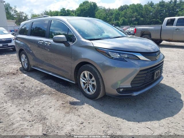 2026 TOYOTA SIENNA XLE