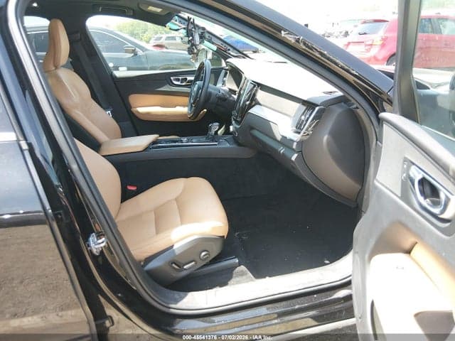 2019 VOLVO XC60 T6 MOMENTUM 5