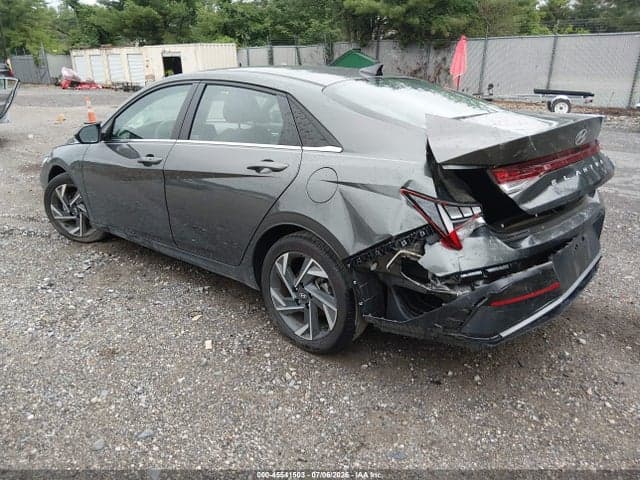 2024 HYUNDAI ELANTRA SEL 3