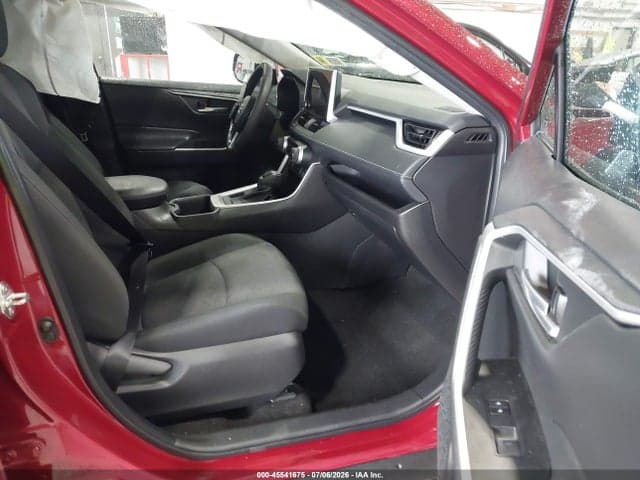 2024 TOYOTA RAV4 XLE 5