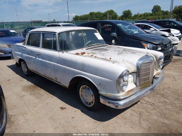 1961 MERCEDES-BENZ C220