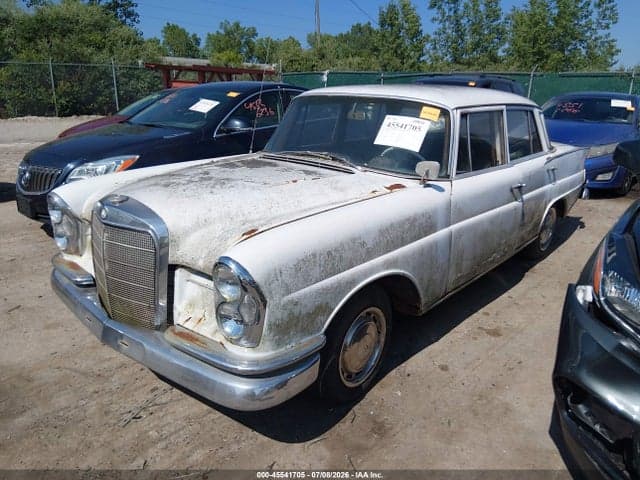 1961 MERCEDES-BENZ C220 2